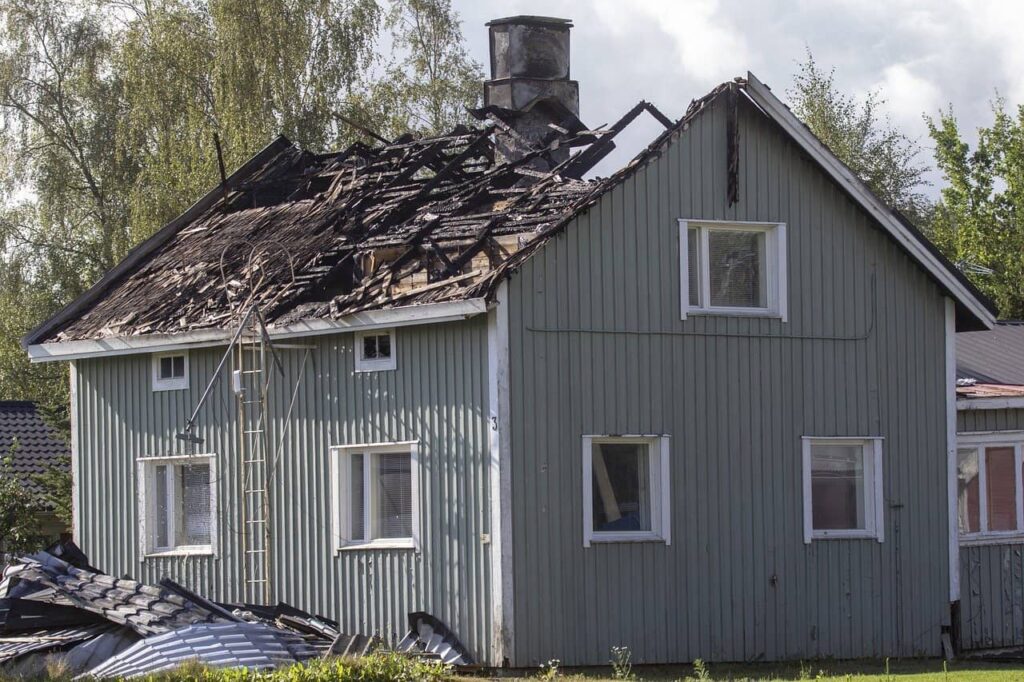 Fire_Damage_Insurance_Roof_Home